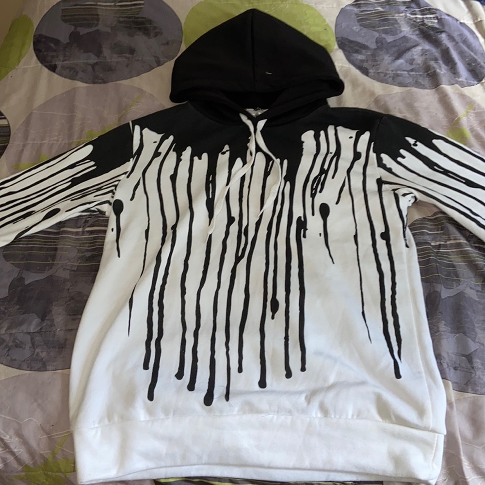 Yimoyu White and Black Hoodie size M